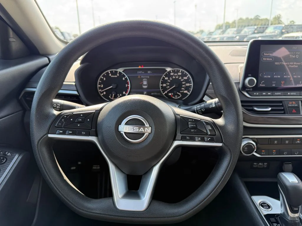 Used 2025 Black Nissan 2.5 SV image 9