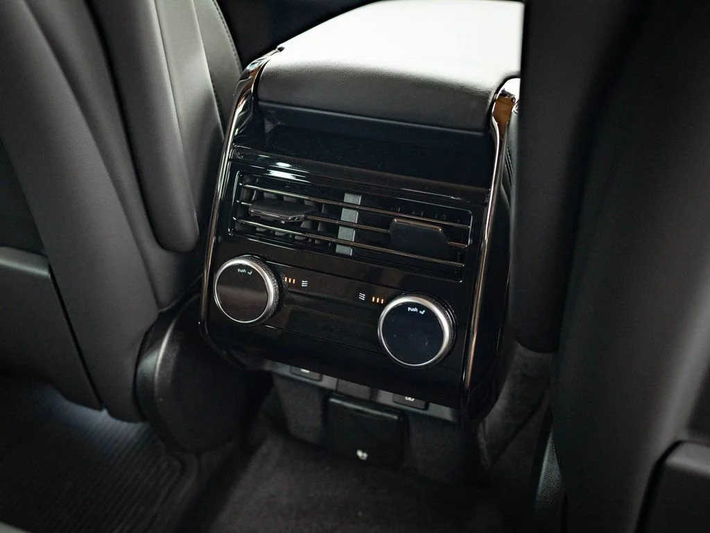 New 2026 Santorini Black Metallic Land Rover Dynamic SE image 35