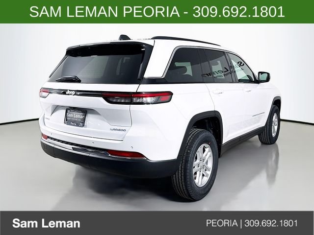 New 2025 Bright White Clear-Coat Exterior Paint Jeep Laredo image 7