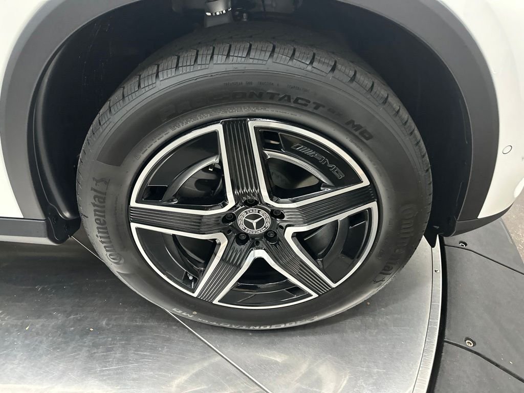 New 2027 Polar White Mercedes-Benz GLC 300 image 9