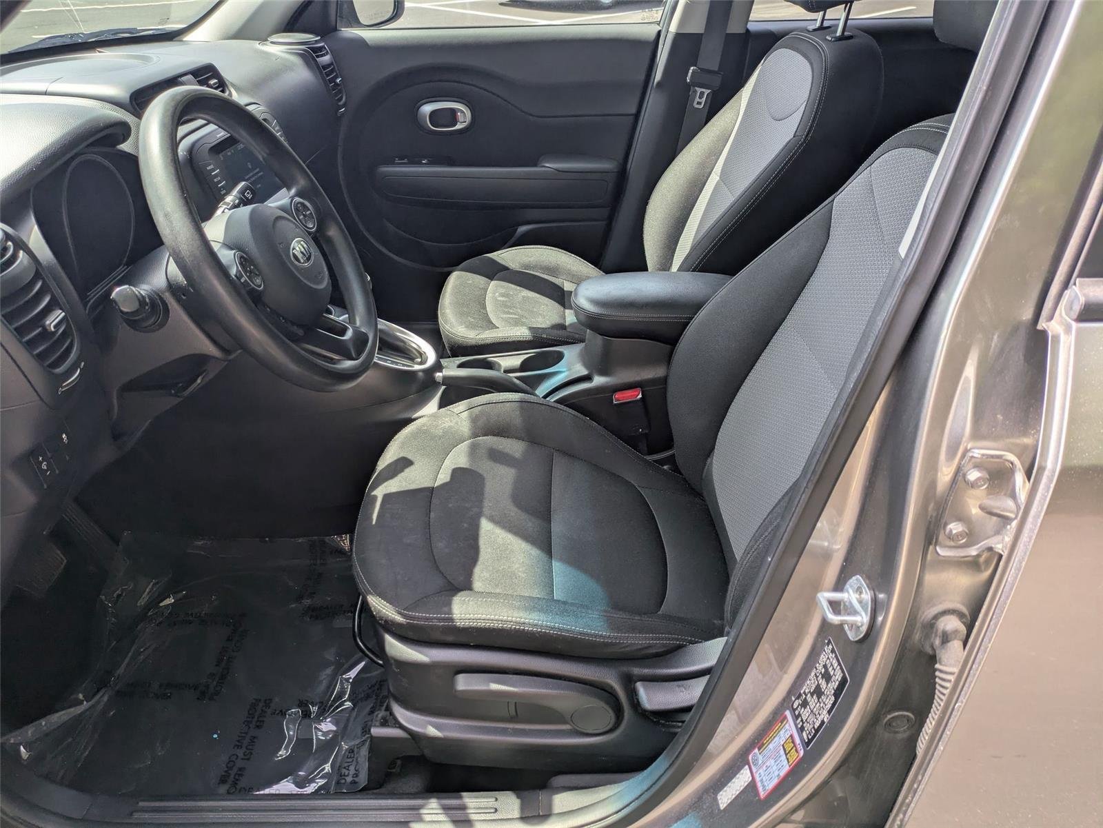 Used 2018 Titanium Gray Kia + image 17