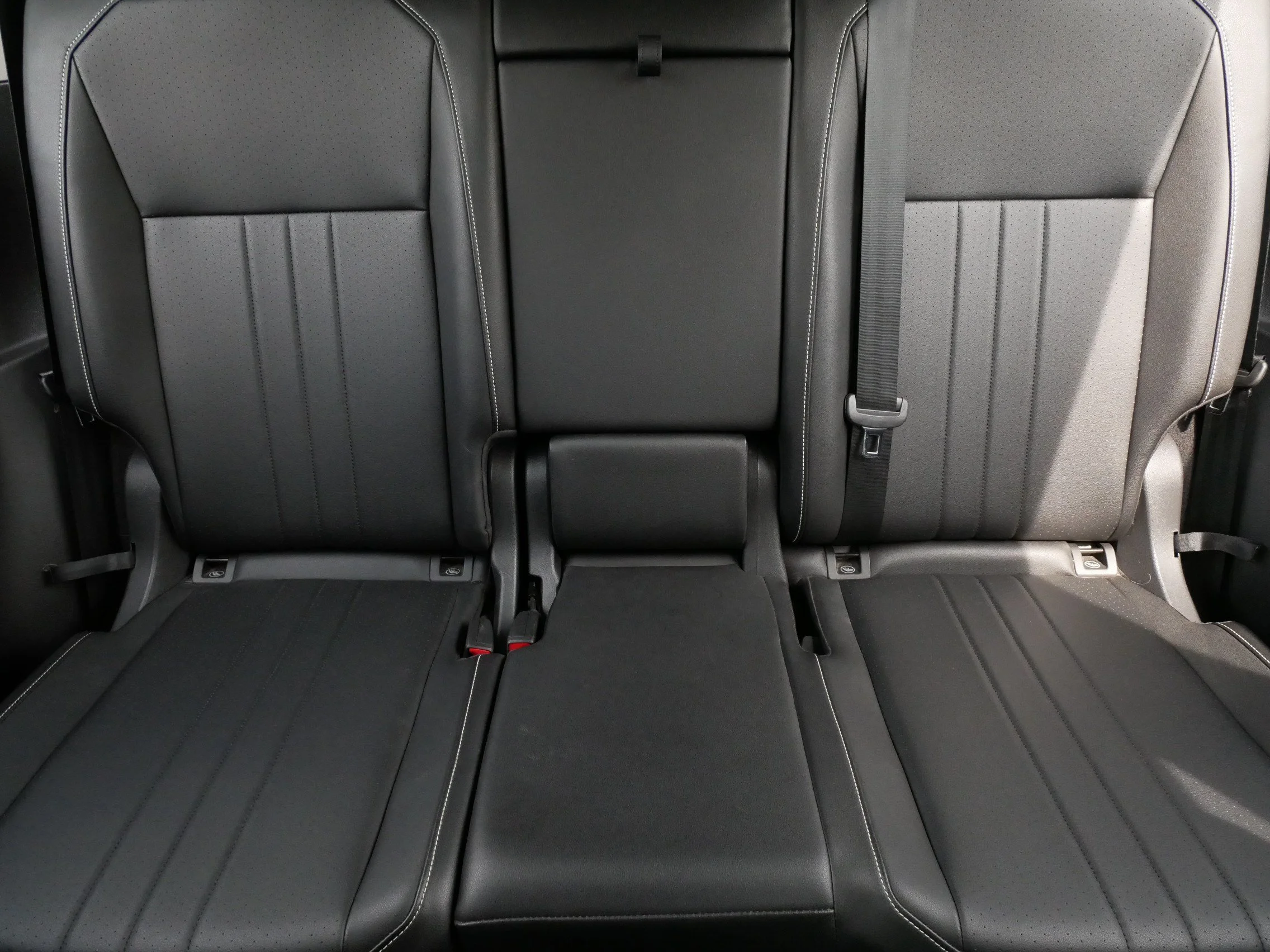 Certified Used 2023 Platinum Gray Metallic Volkswagen SE image 13