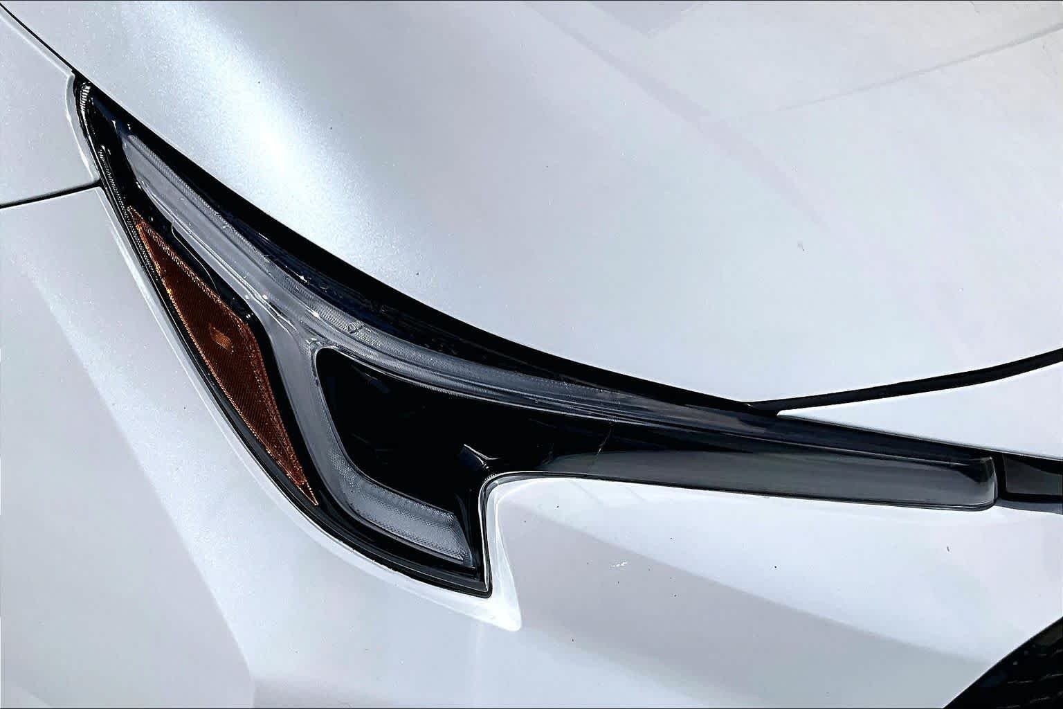 Used 2025 Wind Chill Pearl Toyota SE image 28