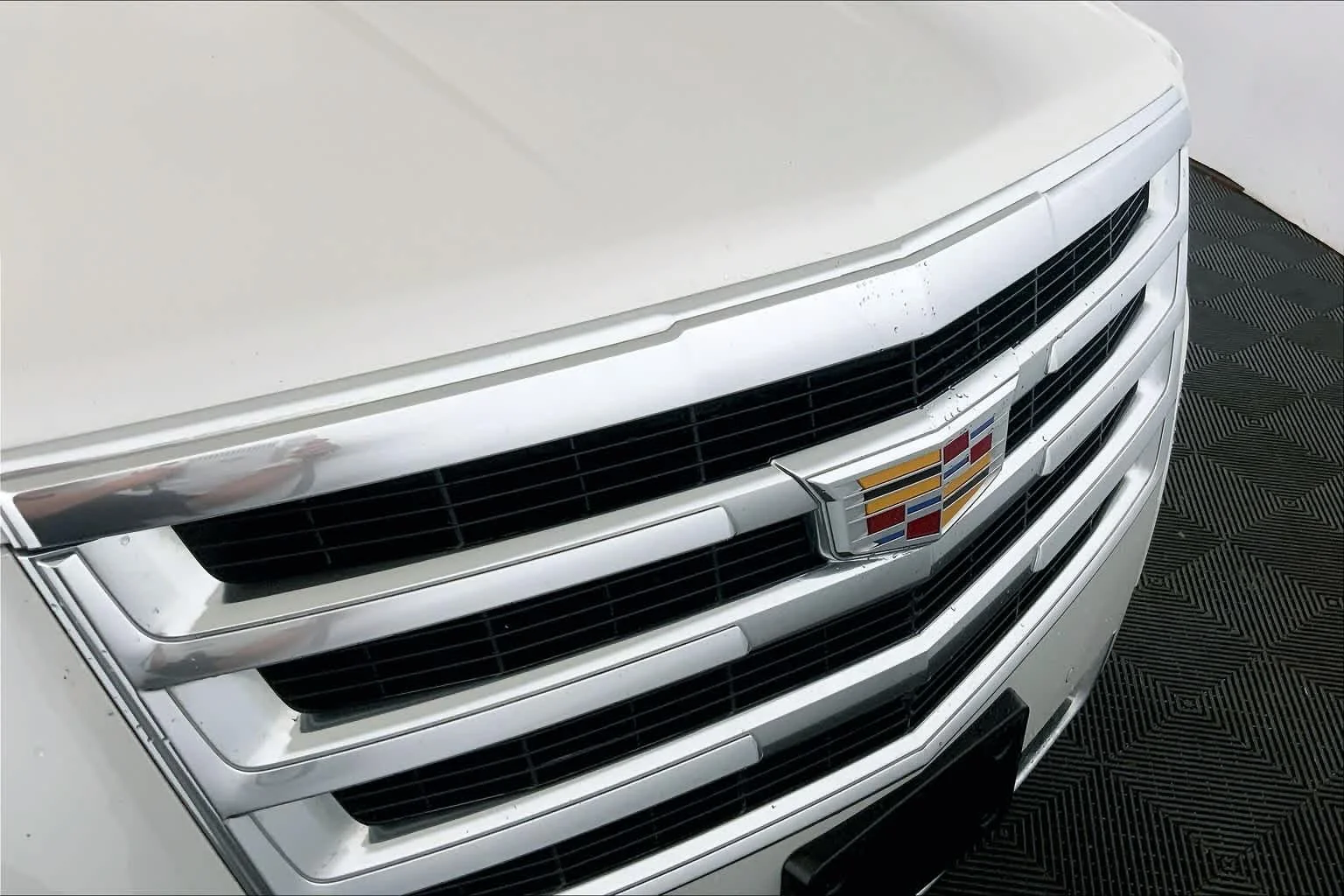 Used 2016 Crystal White Tricoat Cadillac Premium Collection image 28