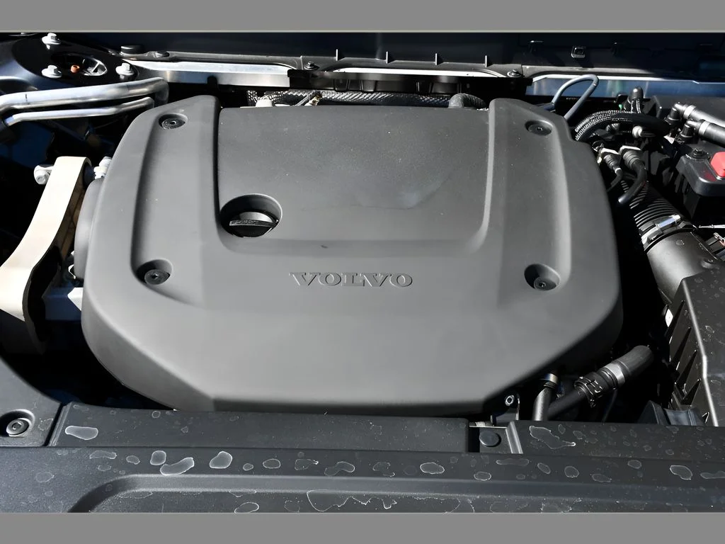Used 2023 Onyx Black Metallic Volvo Ultimate image 27