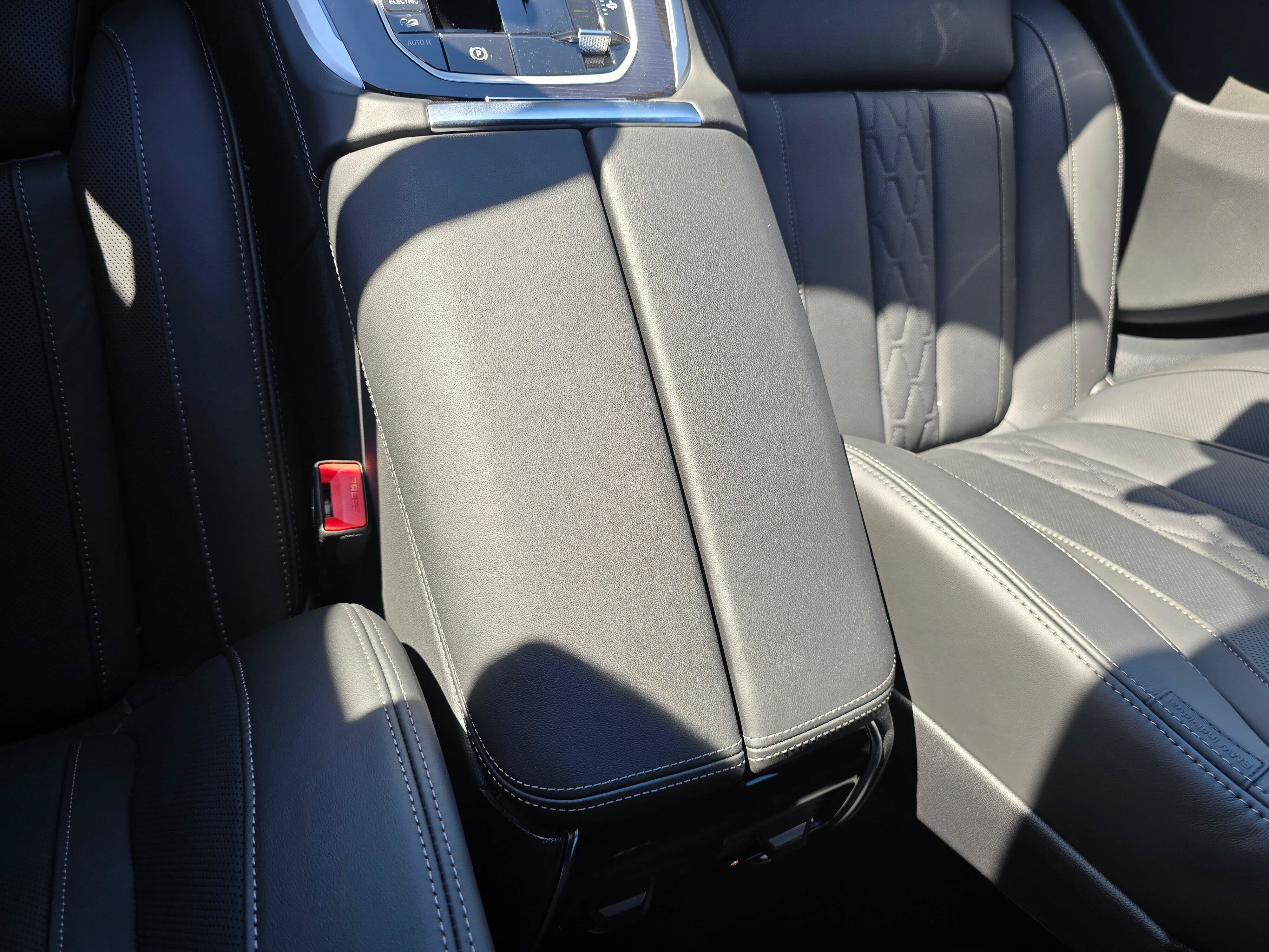 New 2026 Dravit Grey Metallic BMW xDrive50e image 23