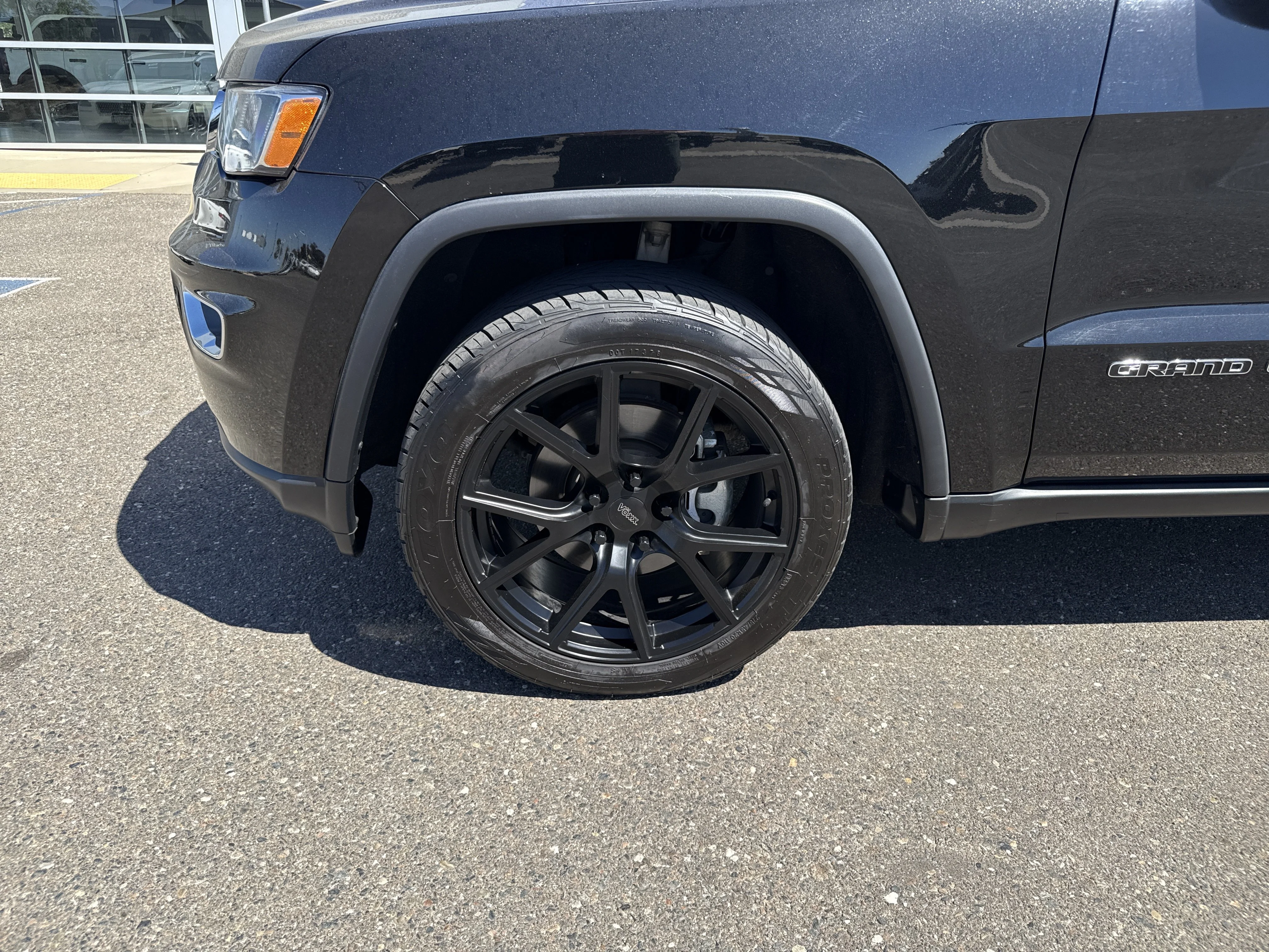 Used 2020 Diamond Black Crystal Pearlcoat Jeep Limited image 9