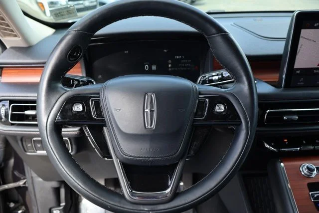 Used 2023 Black Metallic Lincoln Reserve image 18