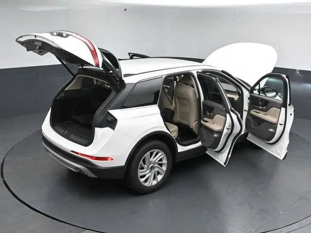 Used 2023 Pristine White Lincoln Standard image 54