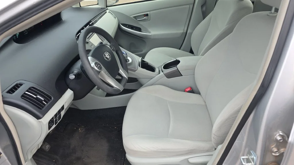 Used 2013 Silver Toyota Two image 15