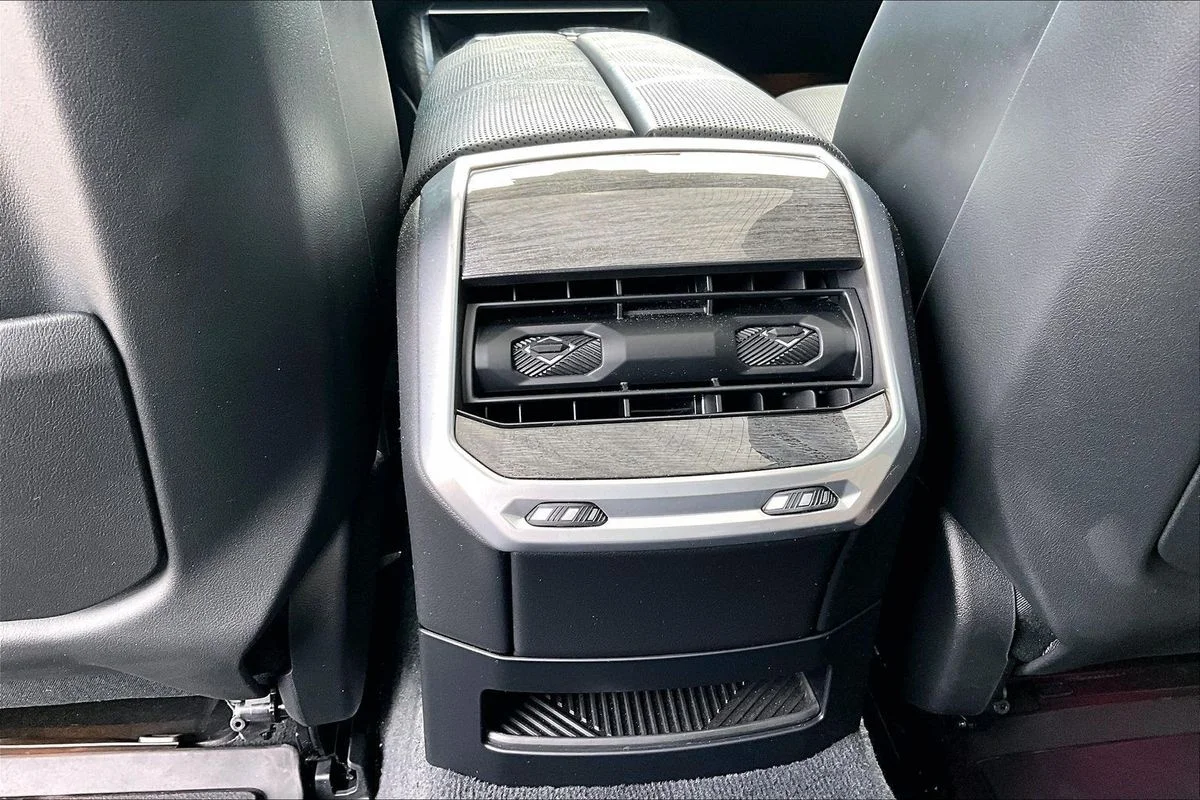 Used 2024  BMW xDrive image 10
