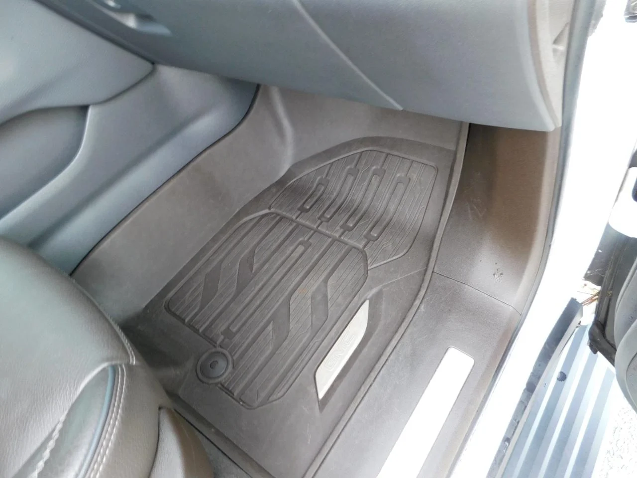 Used 2021 White GMC 4WD 4dr Denali image 19