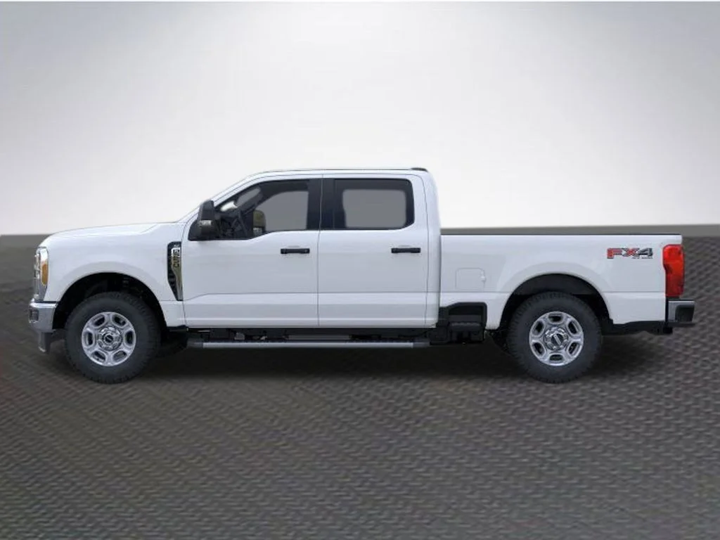 New 2026 Oxford White Ford F-250® XLT image 3