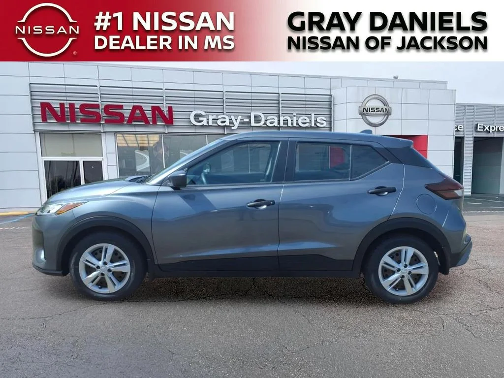 Used 2022 Gray Nissan S image 4
