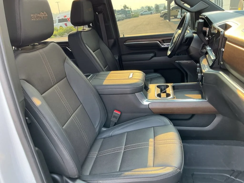 Used 2024 Summit White Chevrolet High Country image 30