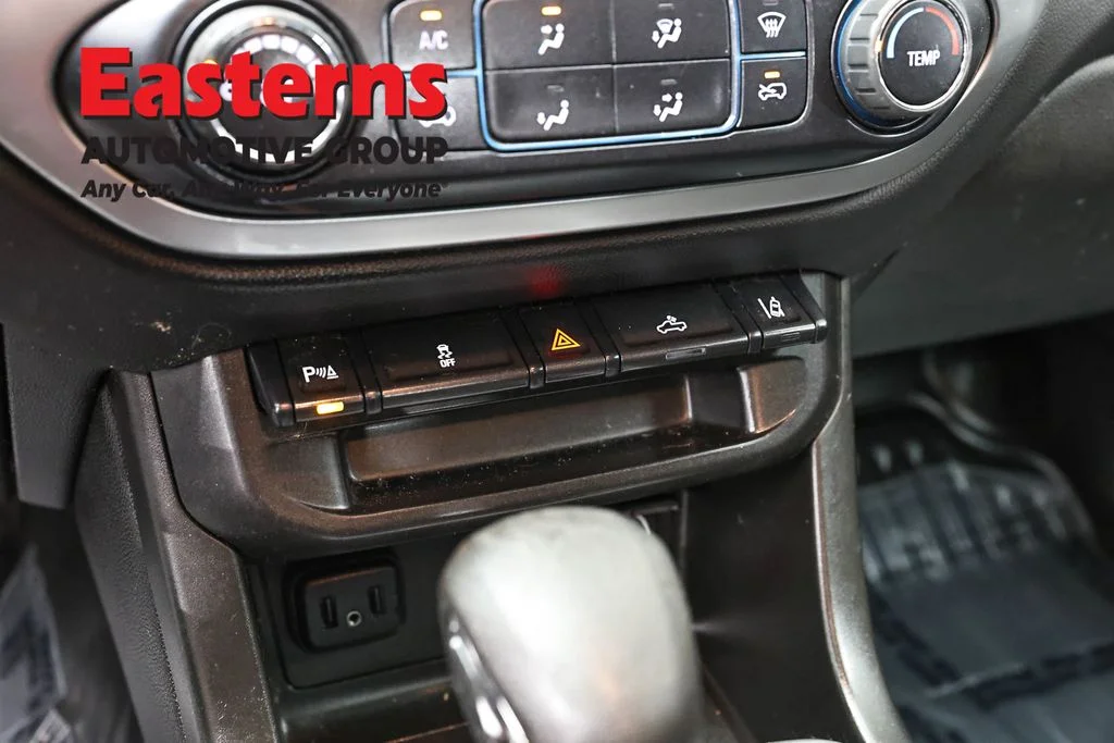Used 2022 White Chevrolet LT image 21