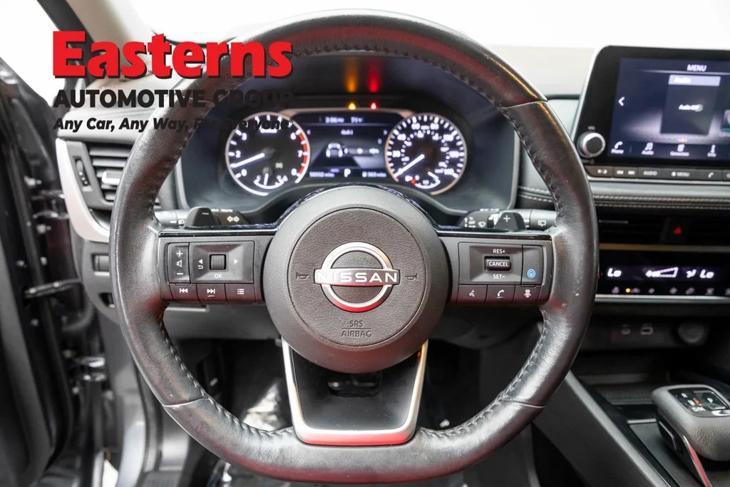 Used 2023 Gray Nissan SV image 10