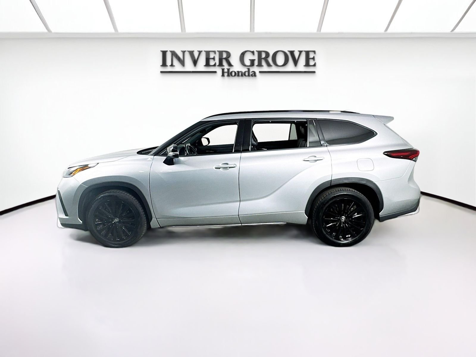 2025 Toyota Highlander XSE - Photo 8
