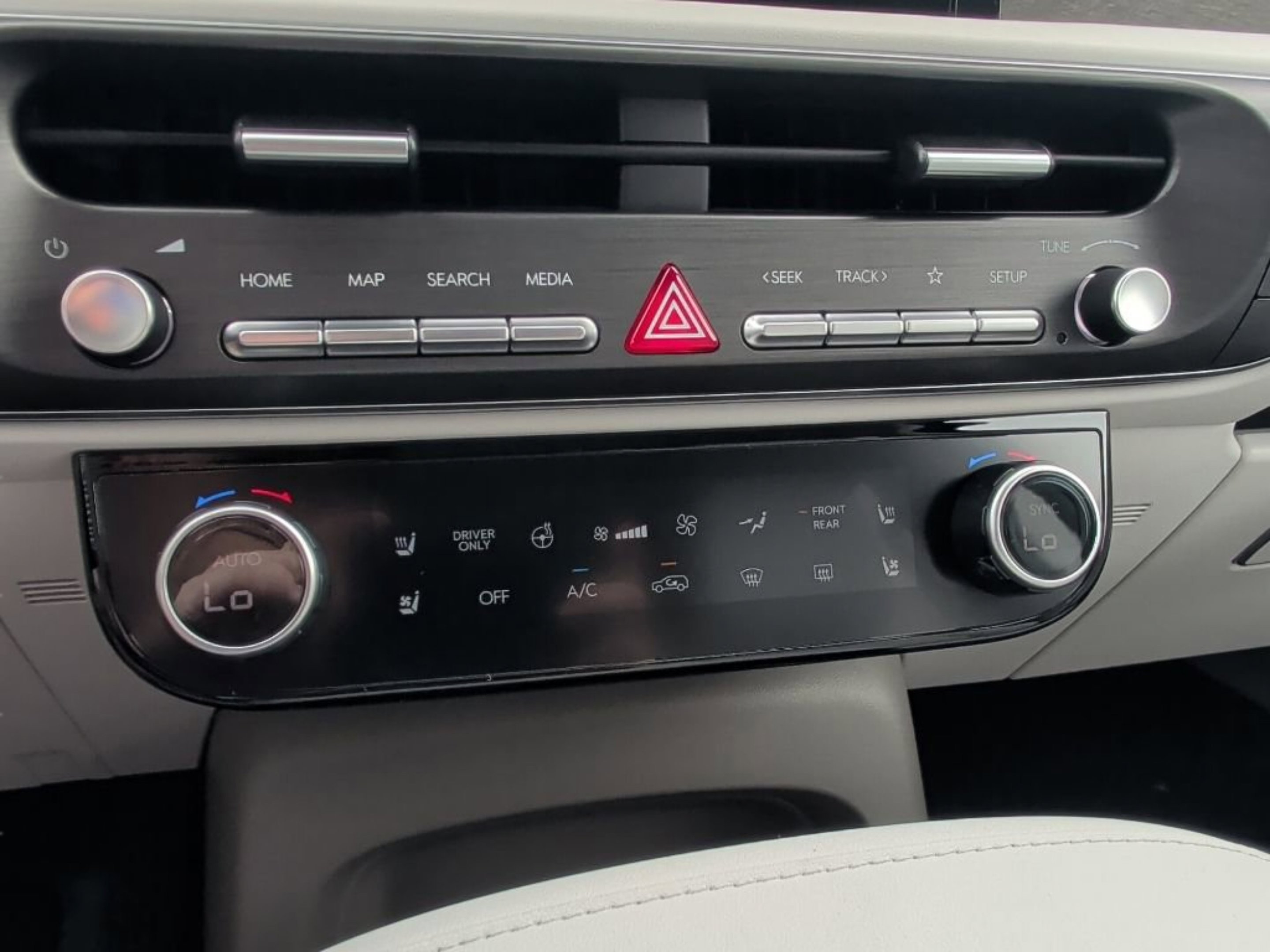 New 2026 Ecotronic Gray Pearl Hyundai Blue SEL Premium 8P image 25