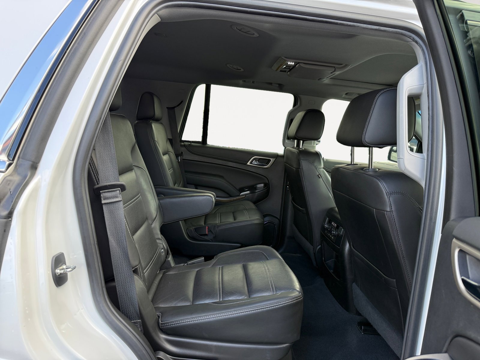 Used 2019 WHITE FROST TRICOAT GMC Denali image 18