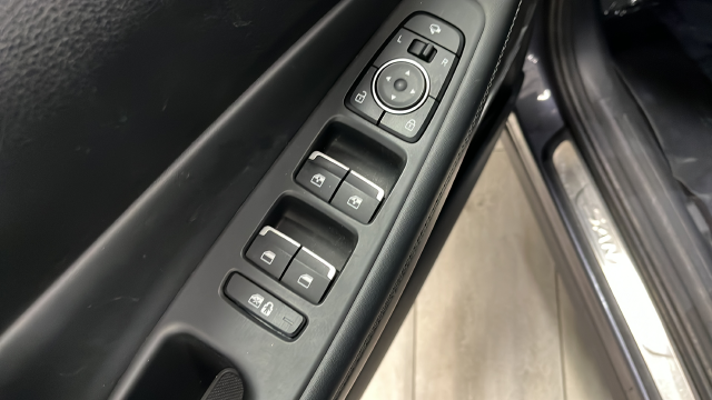 Used 2022 Lagoon Blue Hyundai Limited image 21