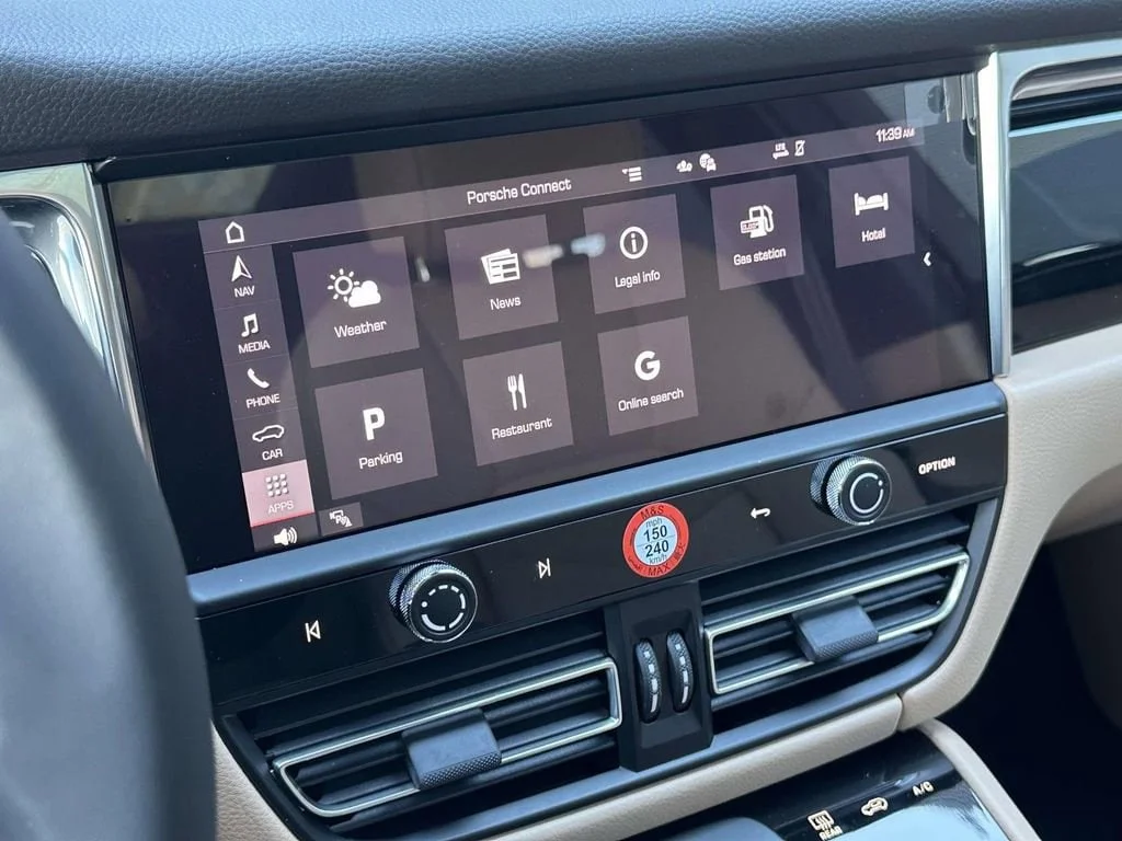 2026 Porsche Macan - Photo 26