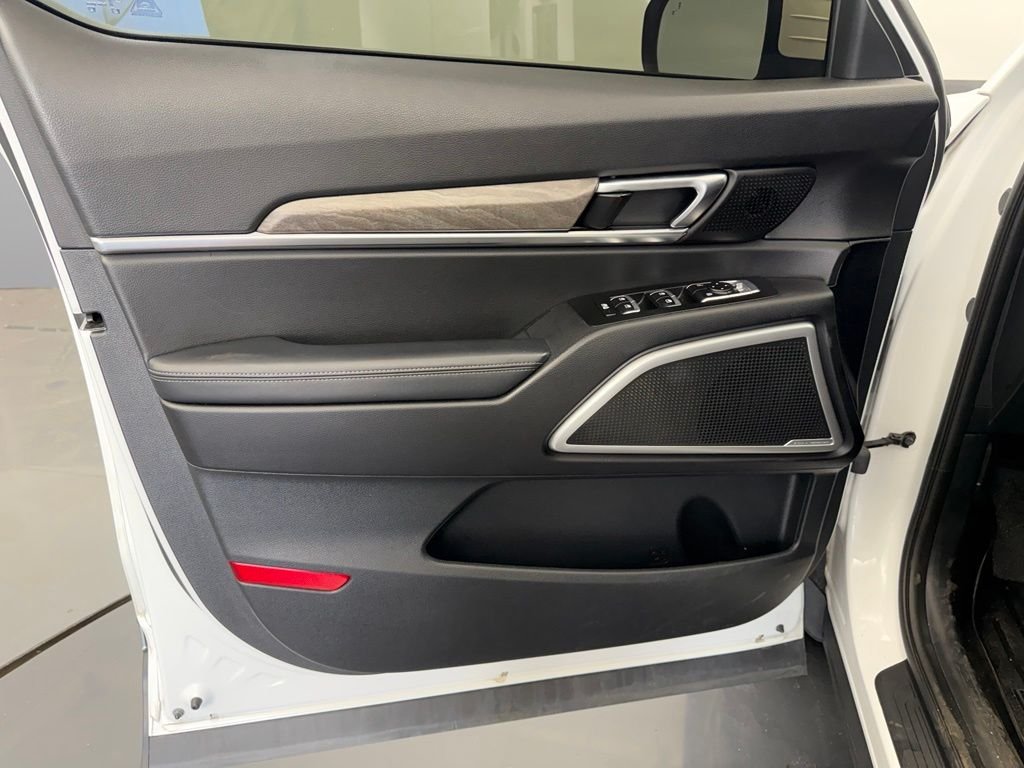 Used 2021 White Kia EX image 42