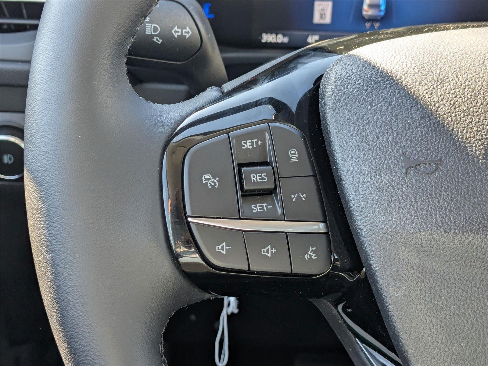 New 2025 Star White Metallic Tri-coat Ford Plug-in Hybrid image 18