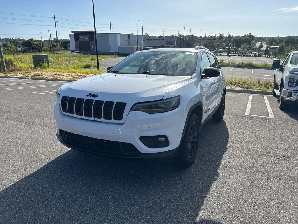 Used 2023 Bright White Clearcoat Jeep Altitude image 5
