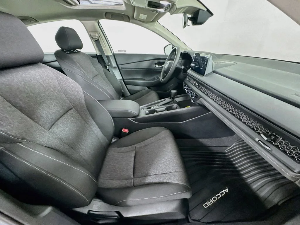 Used 2026 Silver Honda SE image 35
