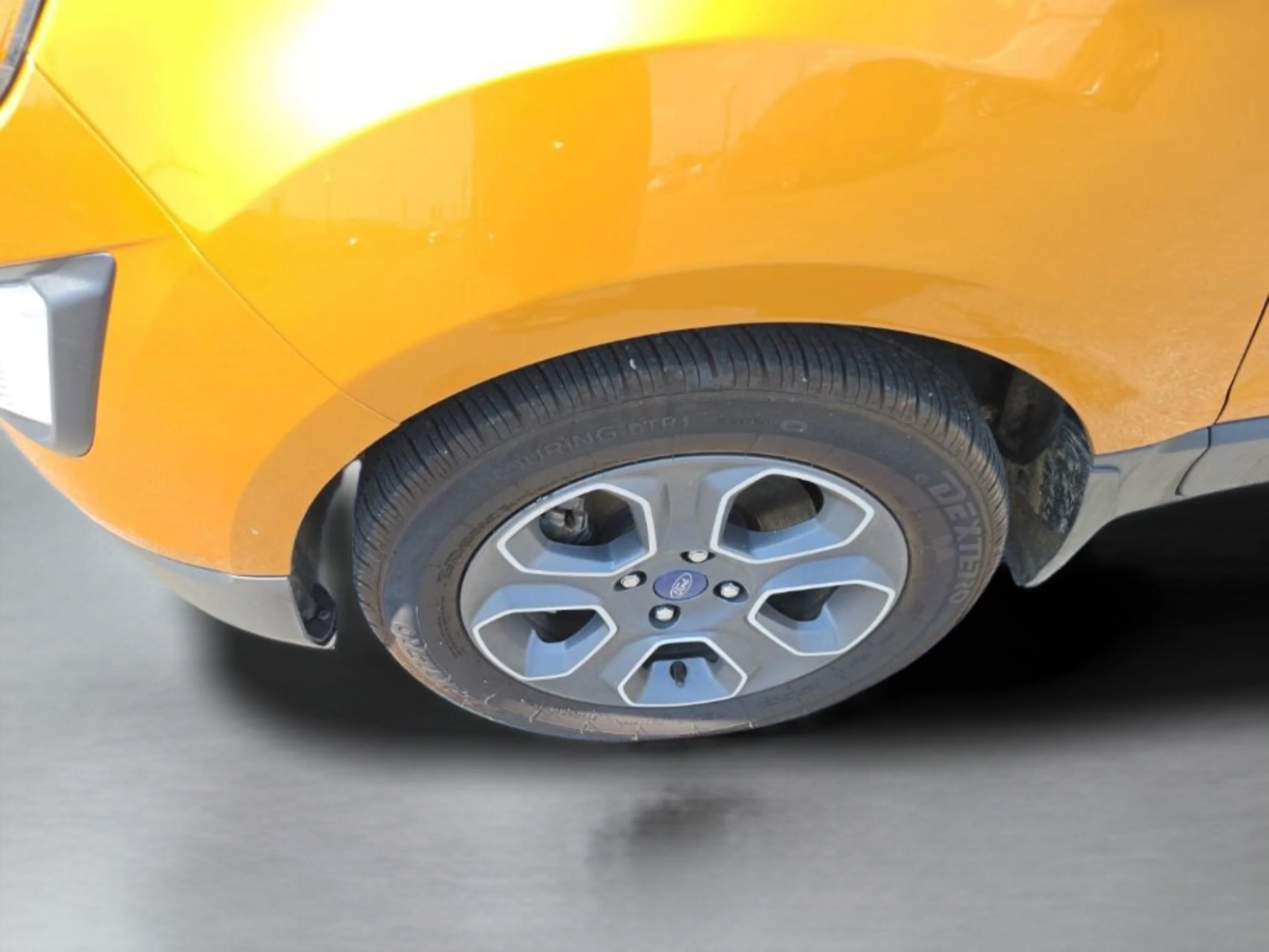 Used 2021 Yellow Ford S image 29