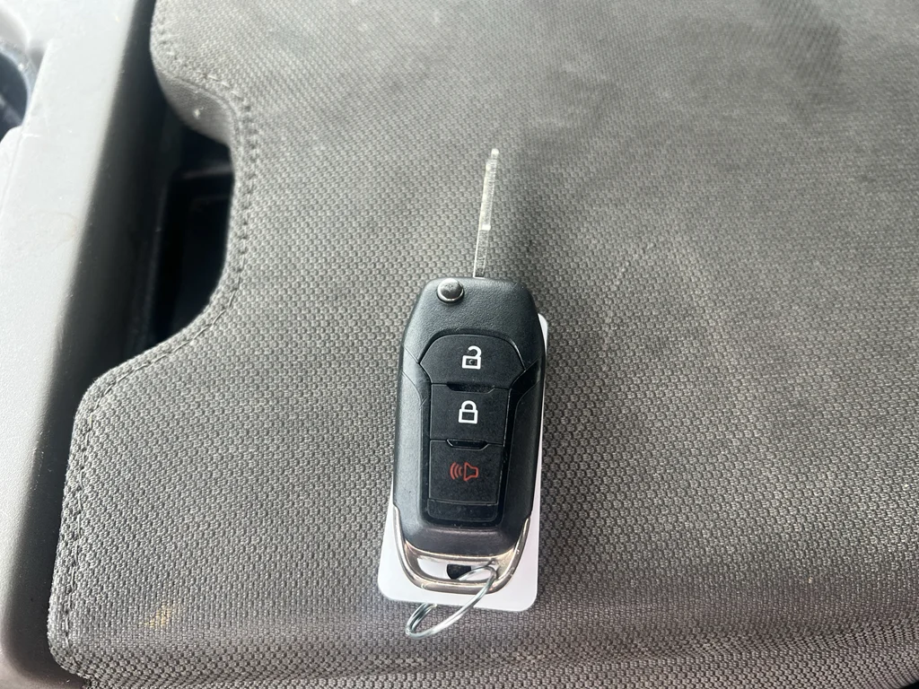 Used 2016 Magnetic Metallic Ford XLT image 13