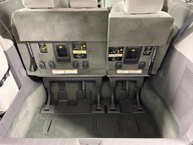 Used 2015 Silver Toyota LE image 38