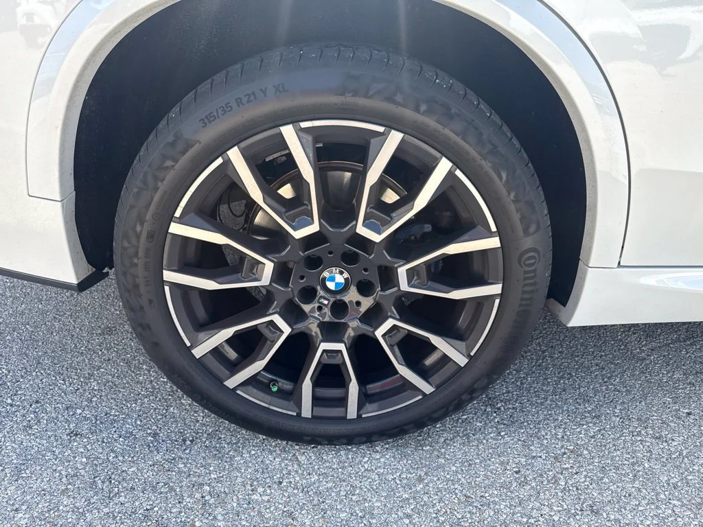 Used 2024 White BMW sDrive40i image 12