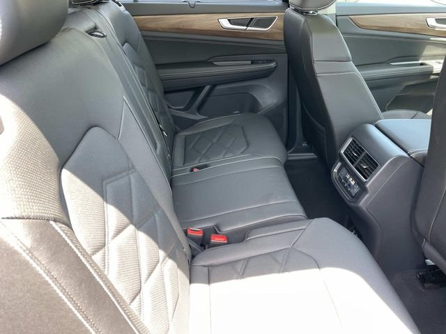 New 2026 Black Volkswagen 2.0T SE w/Technology image 25