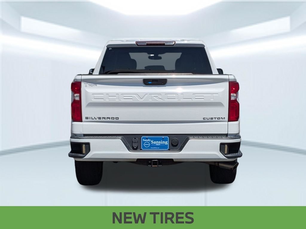 Used 2020 White Chevrolet Custom image 6