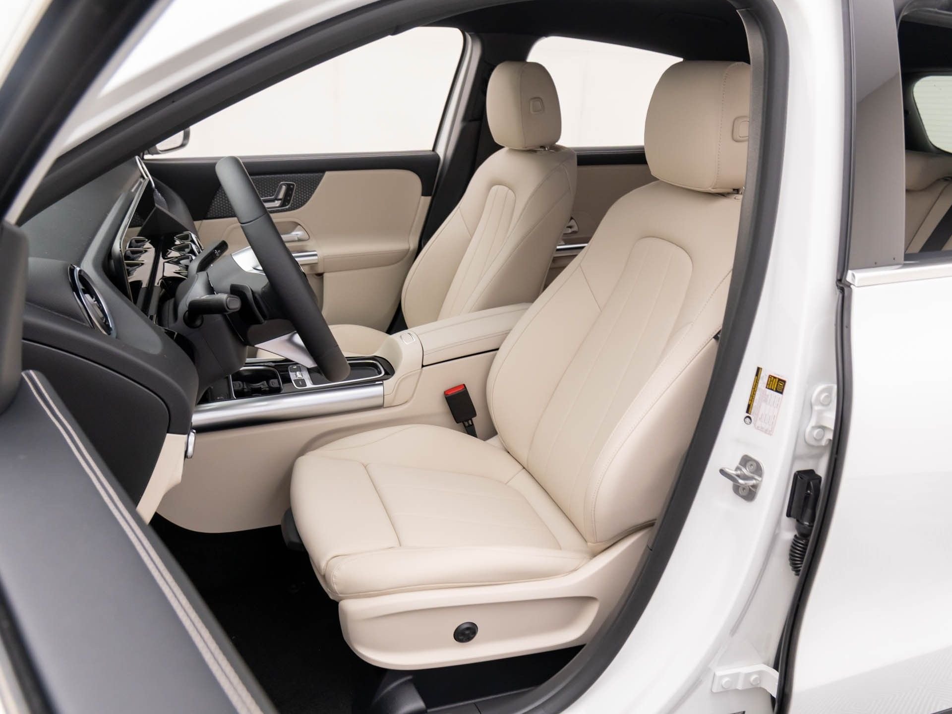 2025 Mercedes-Benz GLA GLA250 - Photo 13