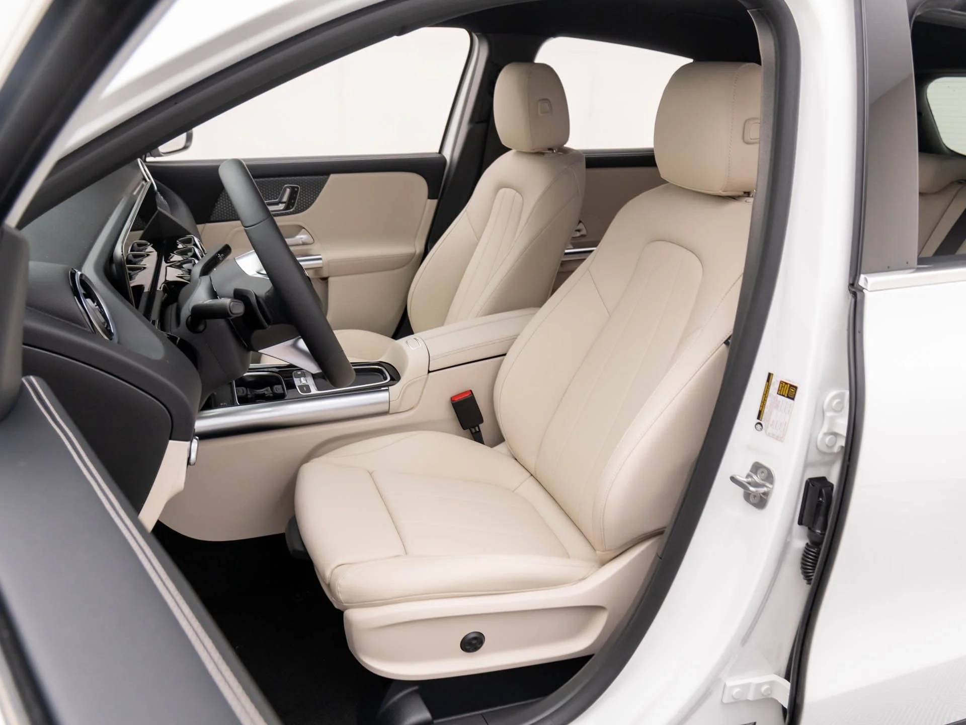 2025 Mercedes-Benz GLA GLA250 - Photo 13