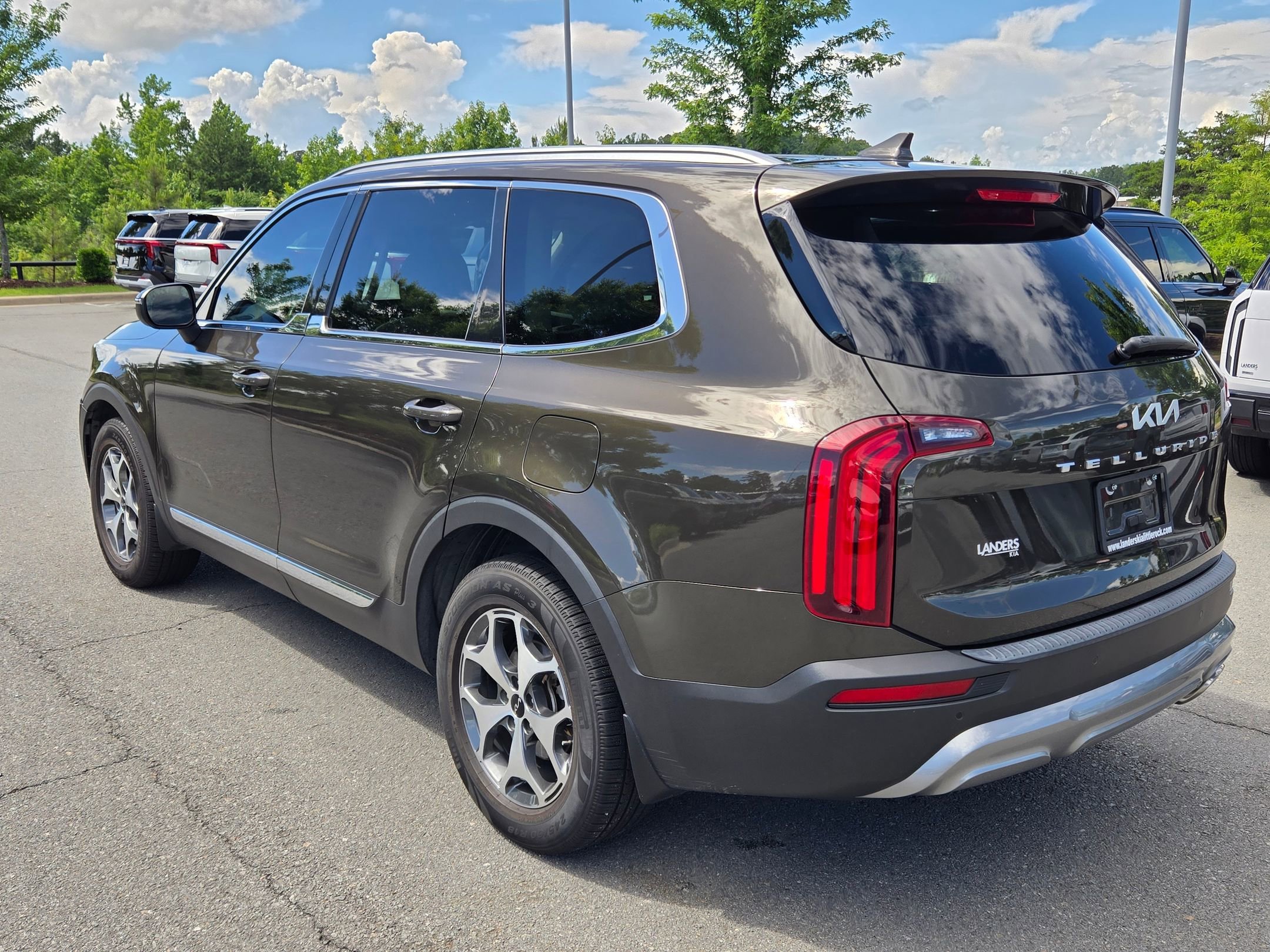 Used 2022 Dark Moss Kia EX image 18