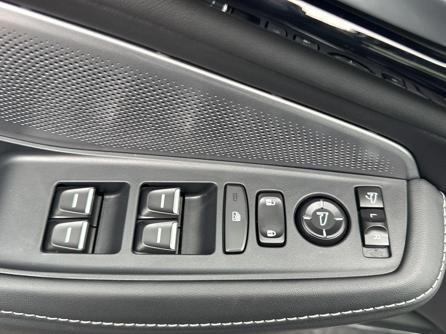 New 2026 Liquid Carbon Metallic Acura SH-AWD w/Tech image 29