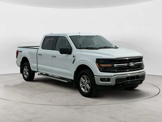 Used 2024 Oxford White Ford XLT image 3