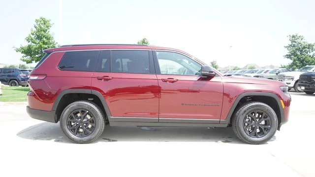 New 2026 Velvet Red Pearl-Coat Exterior Paint Jeep Altitude image 10
