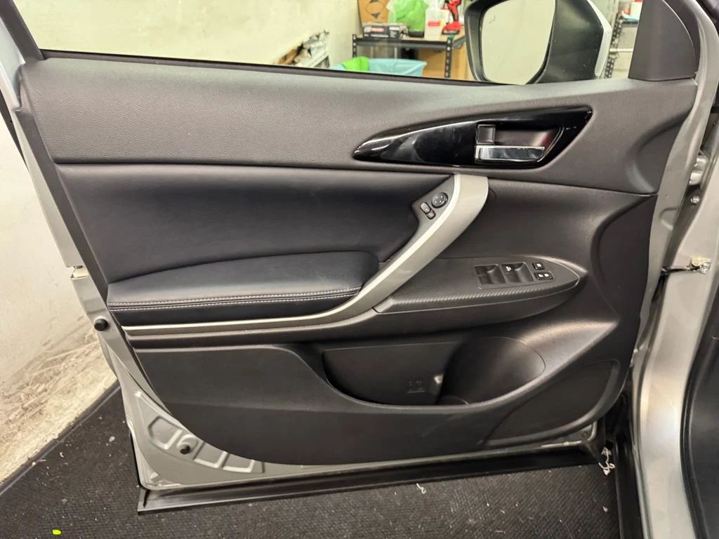 Used 2025 Silver Mitsubishi SE image 14