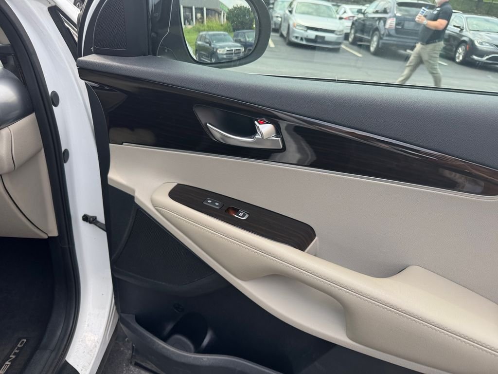 Used 2019 Snow White Pearl Kia LX image 22