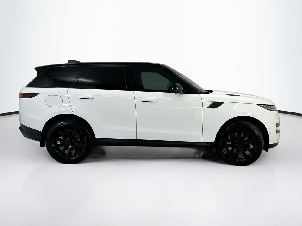 Used 2026 Fuji White Land Rover SE image 4