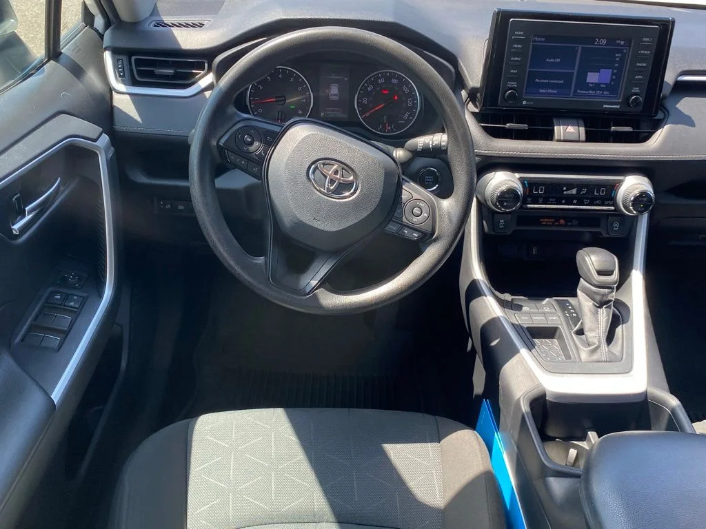 Used 2022 White Toyota XLE image 10