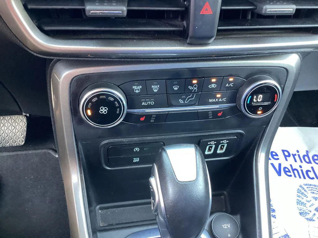 Used 2018 White Ford SE image 27