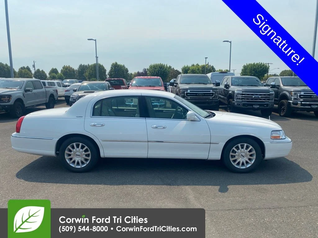 Used 2007  Lincoln Signature image 13