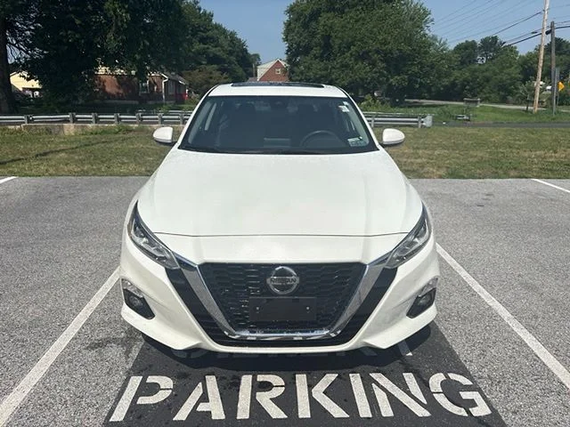 Used 2022 White Nissan 2.5 SL image 3