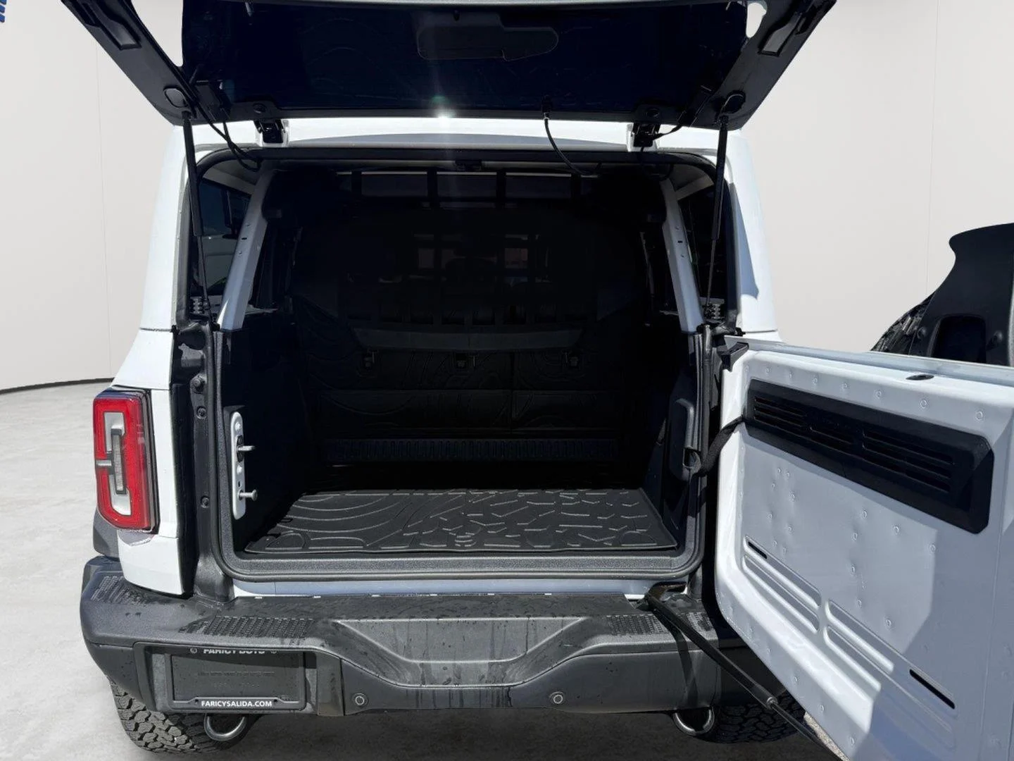 Used 2025 Oxford White Ford Badlands image 12